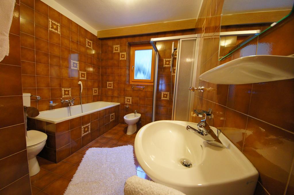 Ciasa Complojer Apartment La Valle Luaran gambar